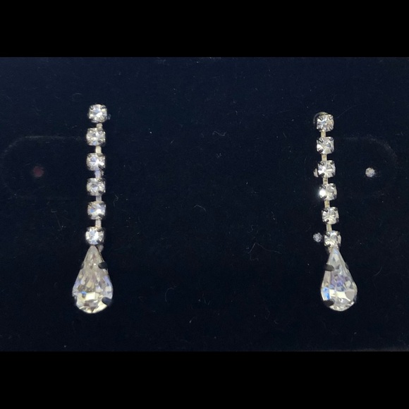Crystal dangle drop earrings - Picture 1 of 3